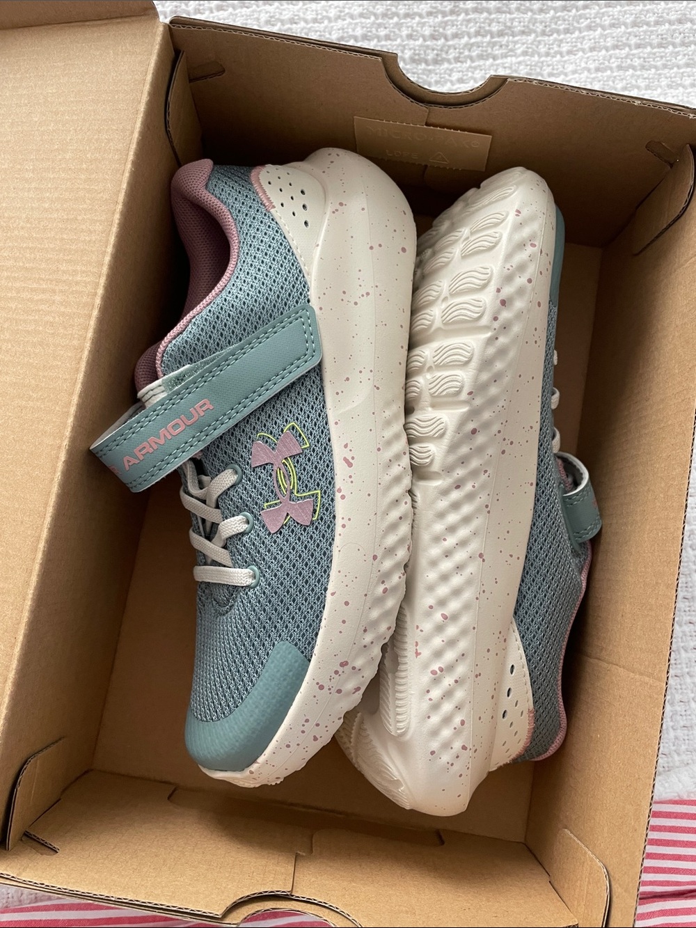 NWOT Under Armour  UA Preschool Surge 4 ACshoes